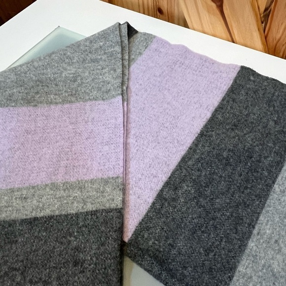 Burberry London Scarf | Gray & Purple | Fringed ends - Picture 6 of 8